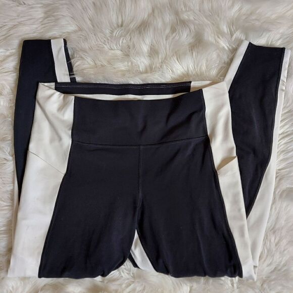 Athleta Women's black and white leggings - Picture 8 of 11